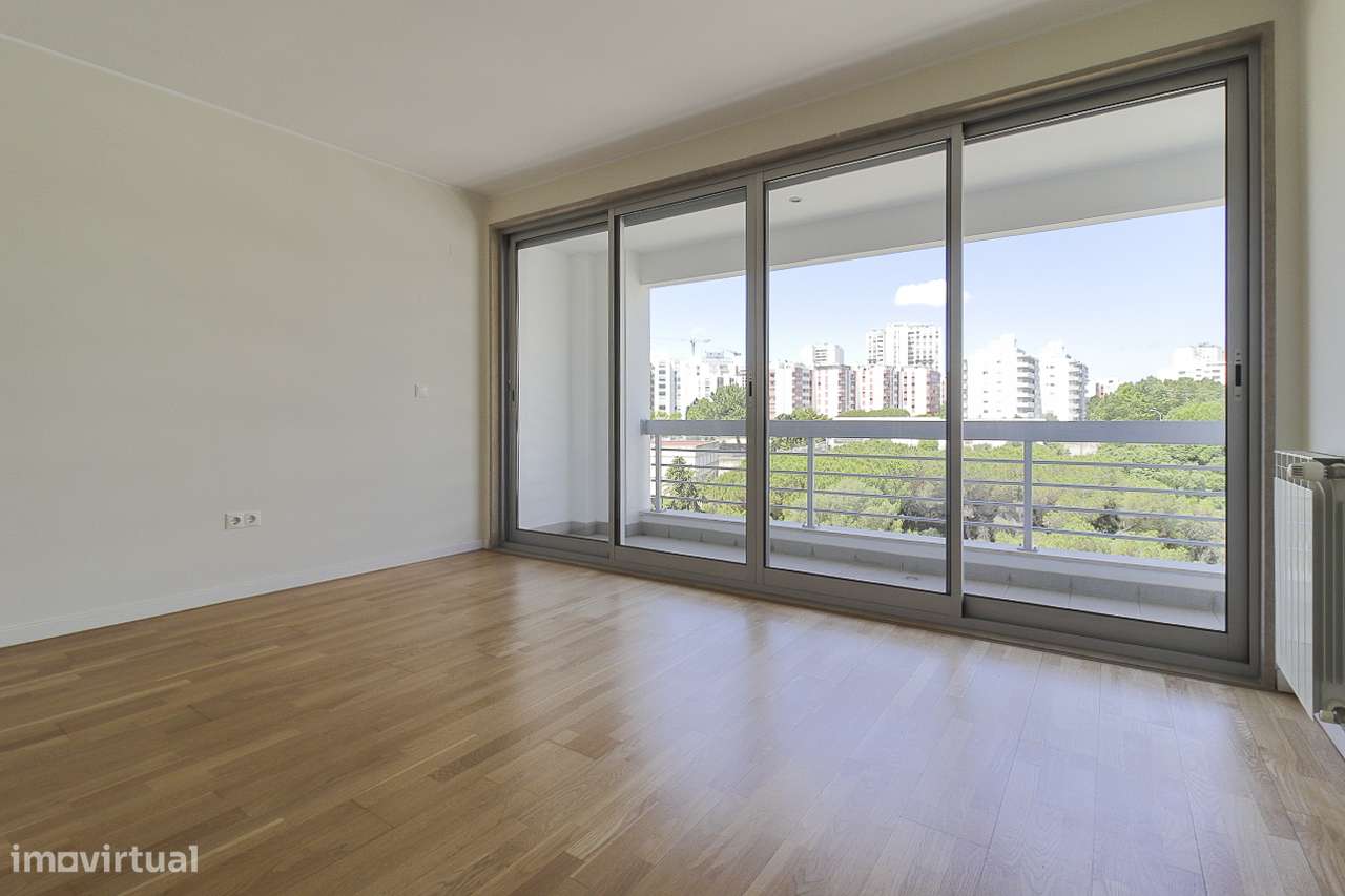 Espaçoso e luminoso Apartamento T3, com Varandas, Garagem e Vista Rio, - Grande imagem: 5/32
