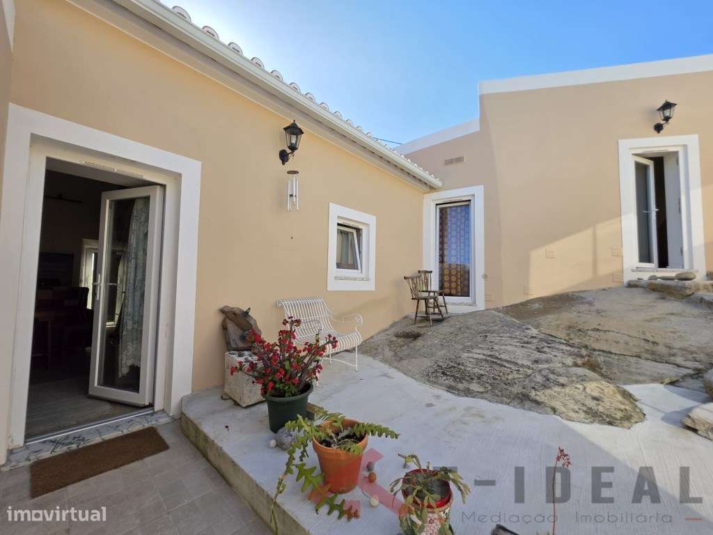 Moradia Renovada com Espaço Exterior-18