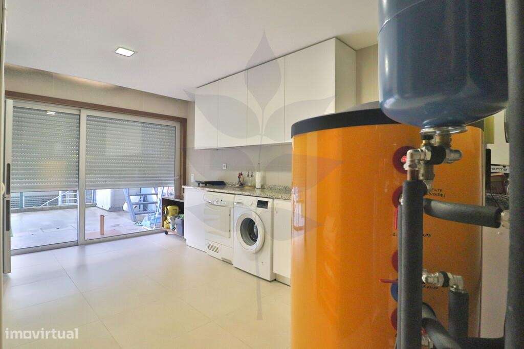 Venda Moradia Geminada Palmeira T4-56