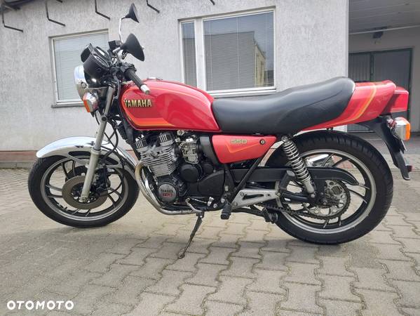 Yamaha XJ - 9