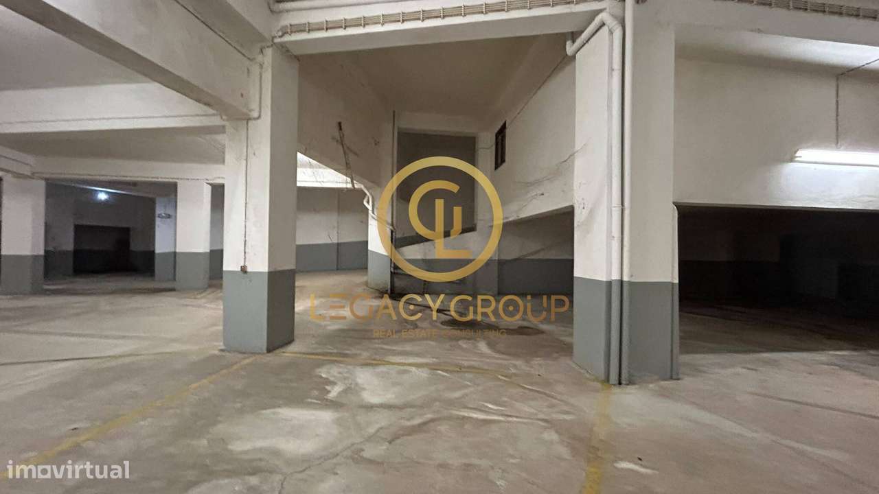 Parqueamento com 787m² situado no centro de Carvoeiro -  Lagoa-18