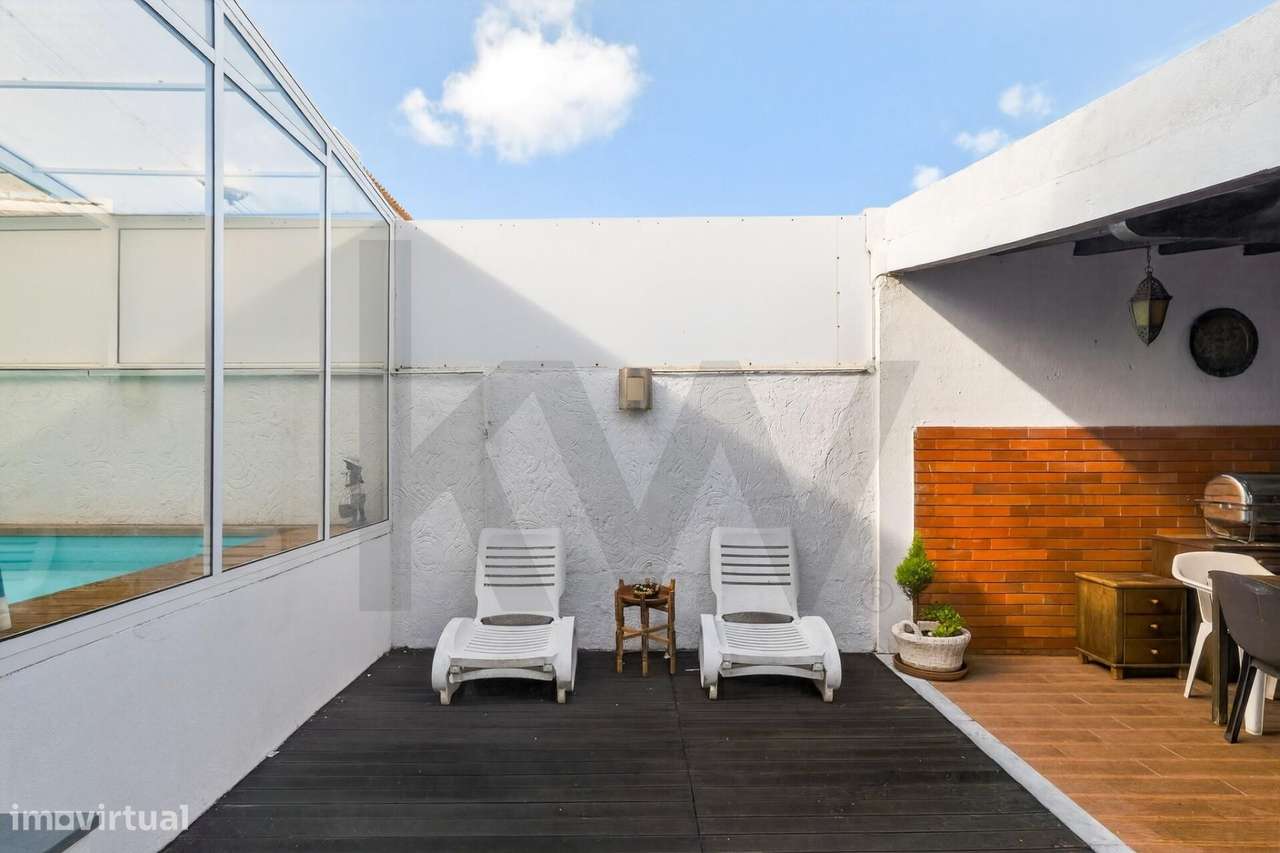 Moradia T4+1 com Piscina Coberta, Jardim e Churrasqueira em Alcoitão,-51