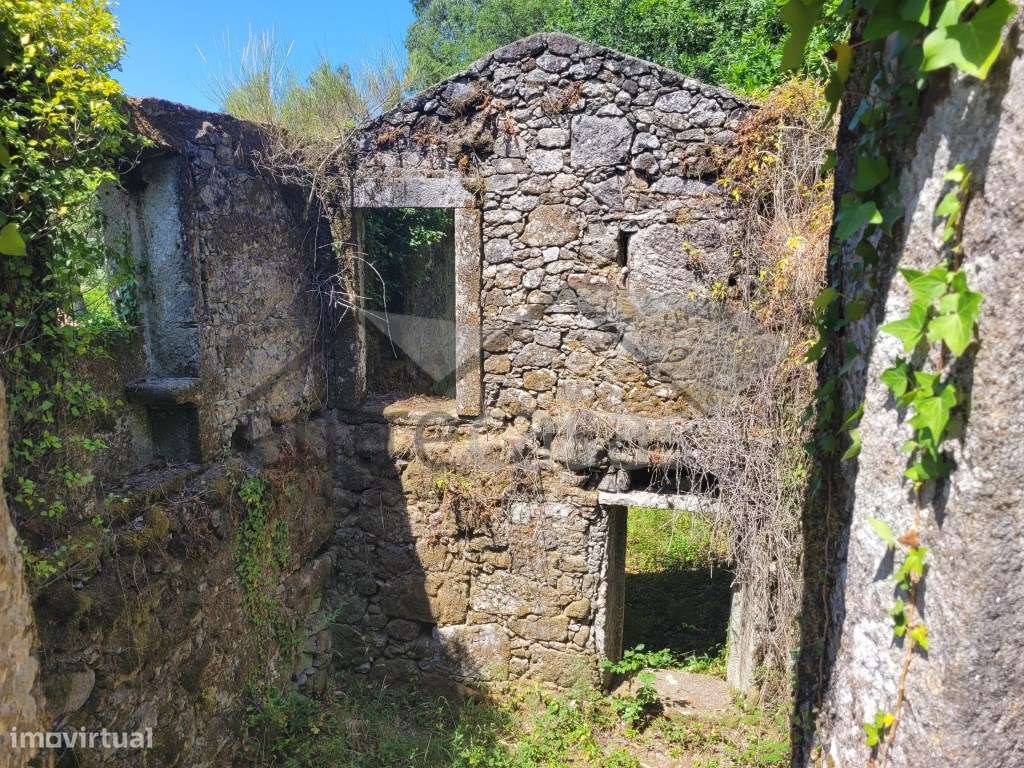 Casa em Ruínas - Refúgio Único em Plena Natureza-0