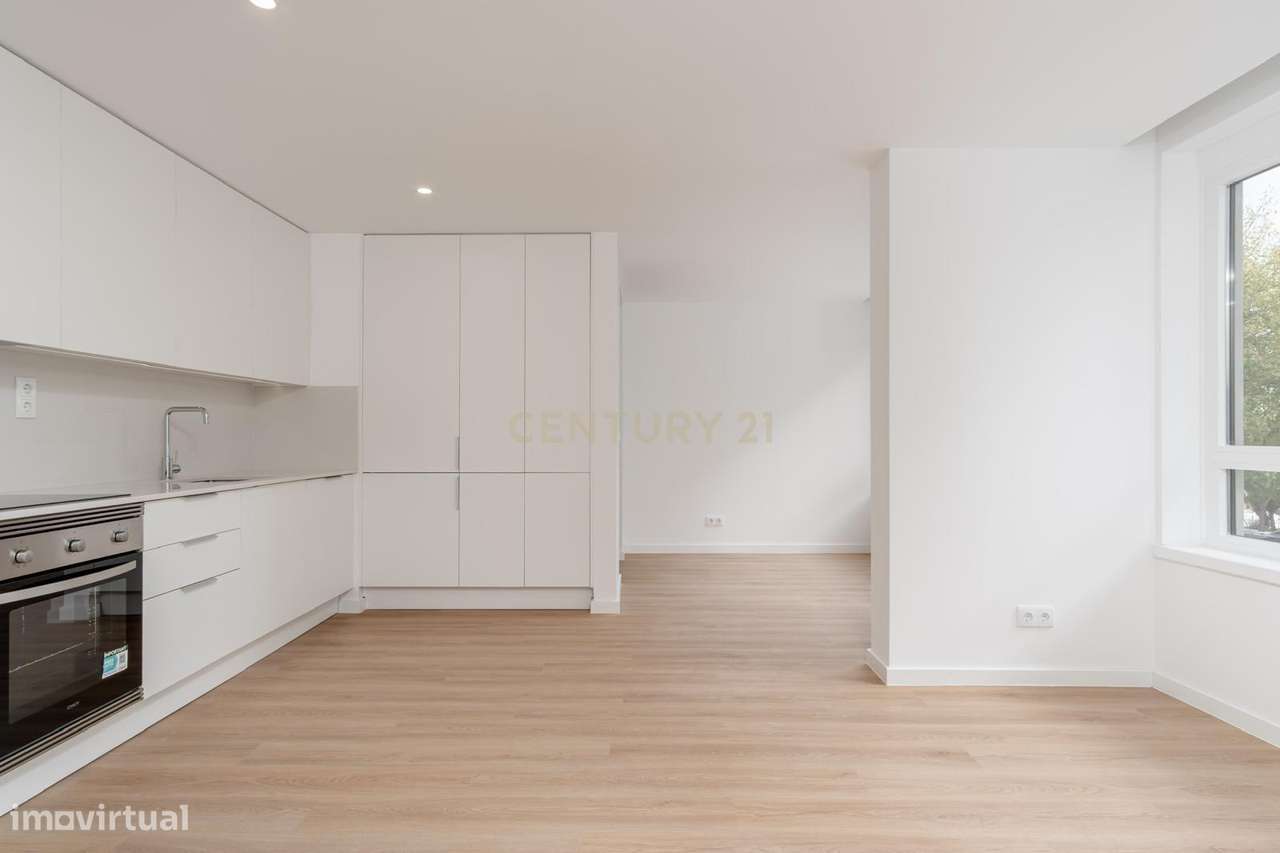 Apartamento Renovado T2 em Almada com Muito Luz Natural - Grande imagem: 5/27