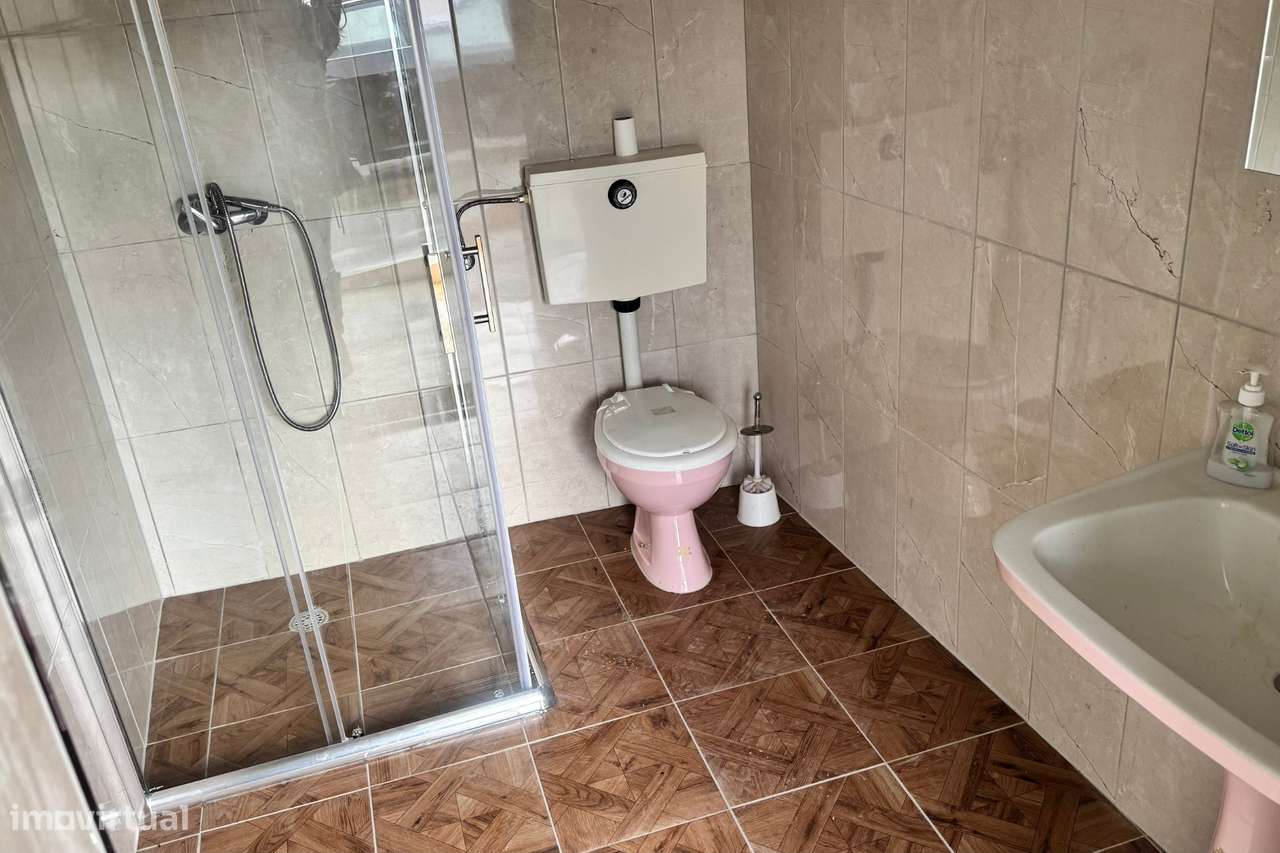 Moradia T3 em Chipar de Cima, Vilarinho do Bairro-17