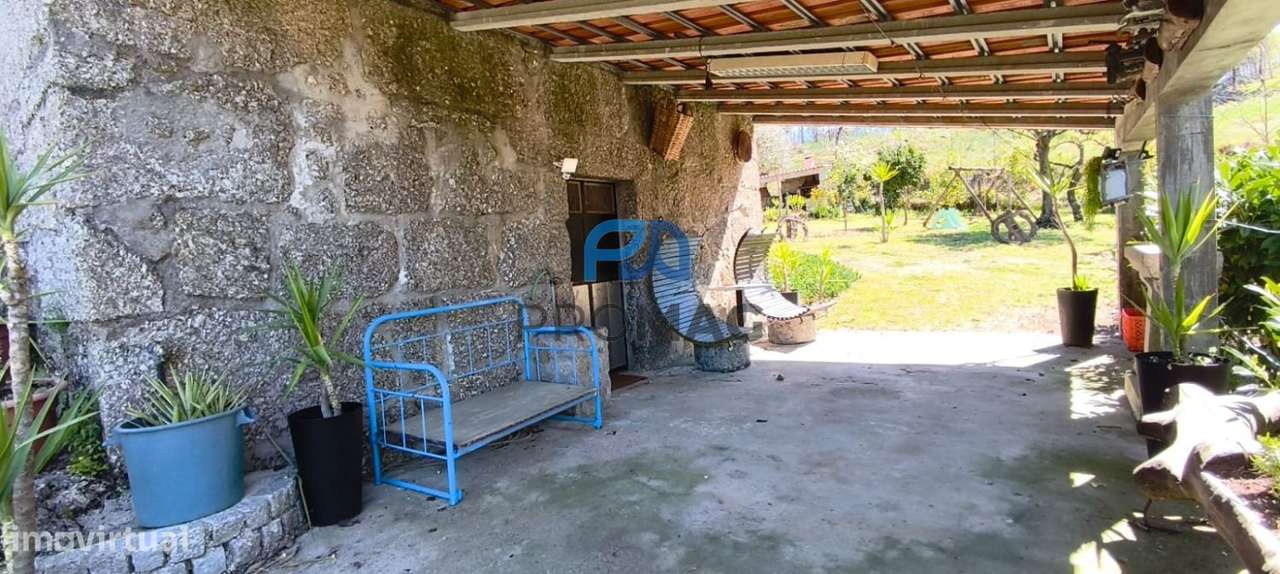 Quinta com 3 artigos urbanos, piscina e 9,4 ha em Resende-23