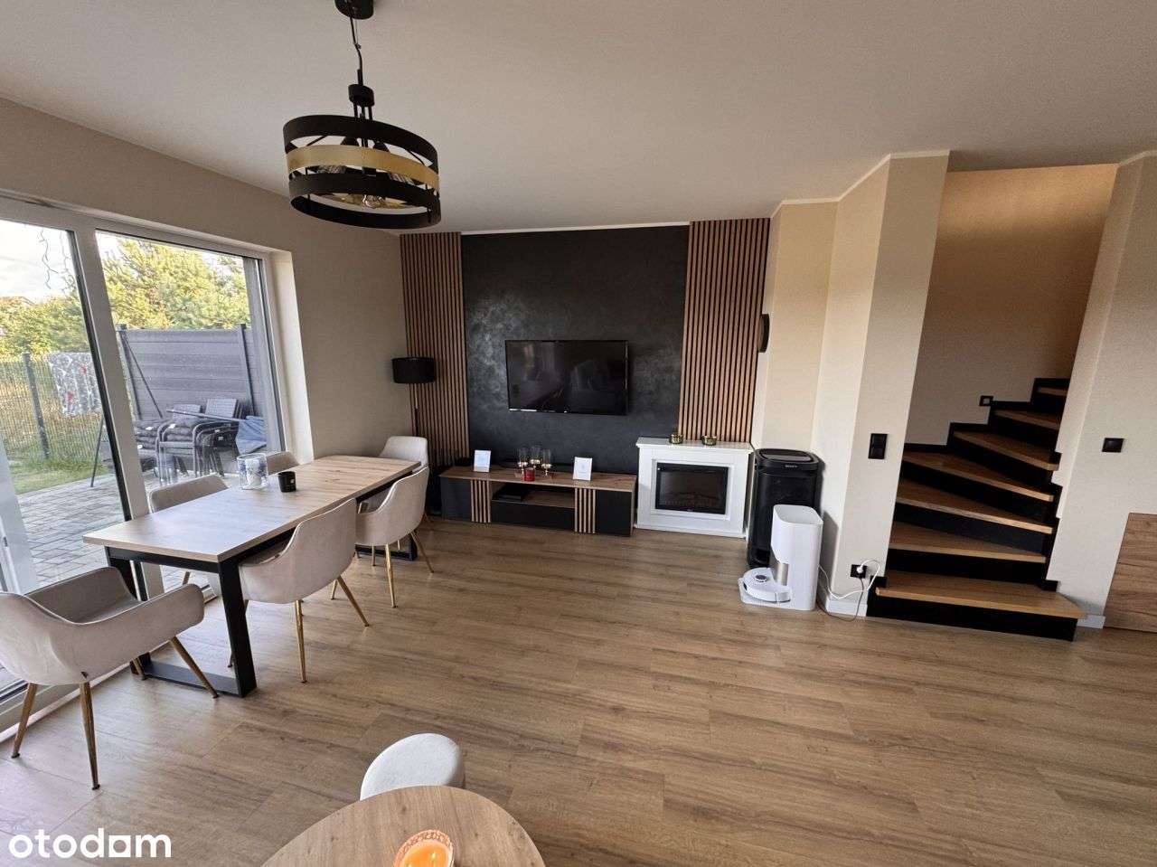 dom z pompą ciepła i panelami fotowoltaicznymi-16