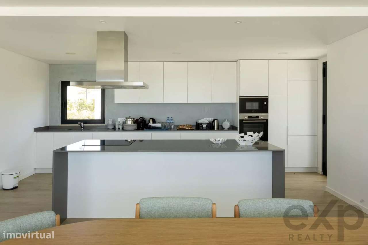 Moradia Contemporânea com 3 quartos, piscina privada, vista Mar e Golf - Grande imagem: 4/35