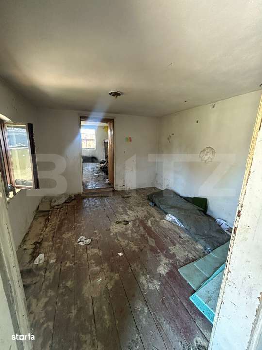 Teren ingradit si casa la rosu - Imagine principală: 5/12