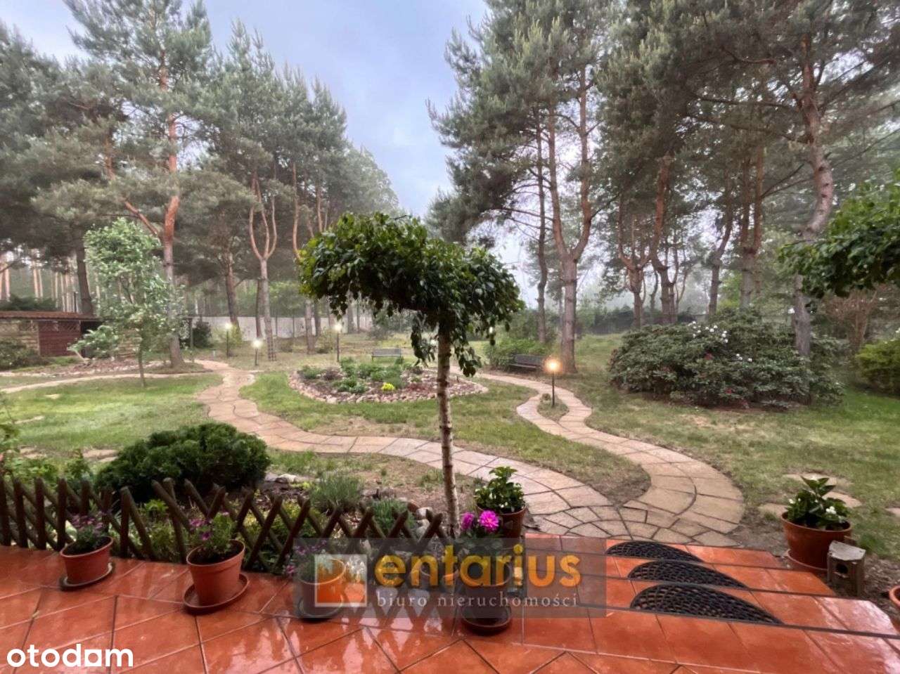 Komfortowy dom z pięknym ogrodem i patio – 4 km od-10