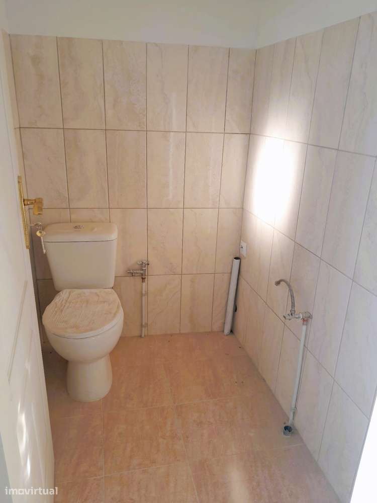 Moradia T3 com Garagem em Remodelação – Anaguéis, Coimbra-10