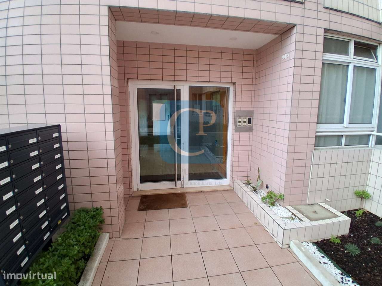 Apartamento T2 com varanda à estação do Metro de Campainha, Baguim do-22