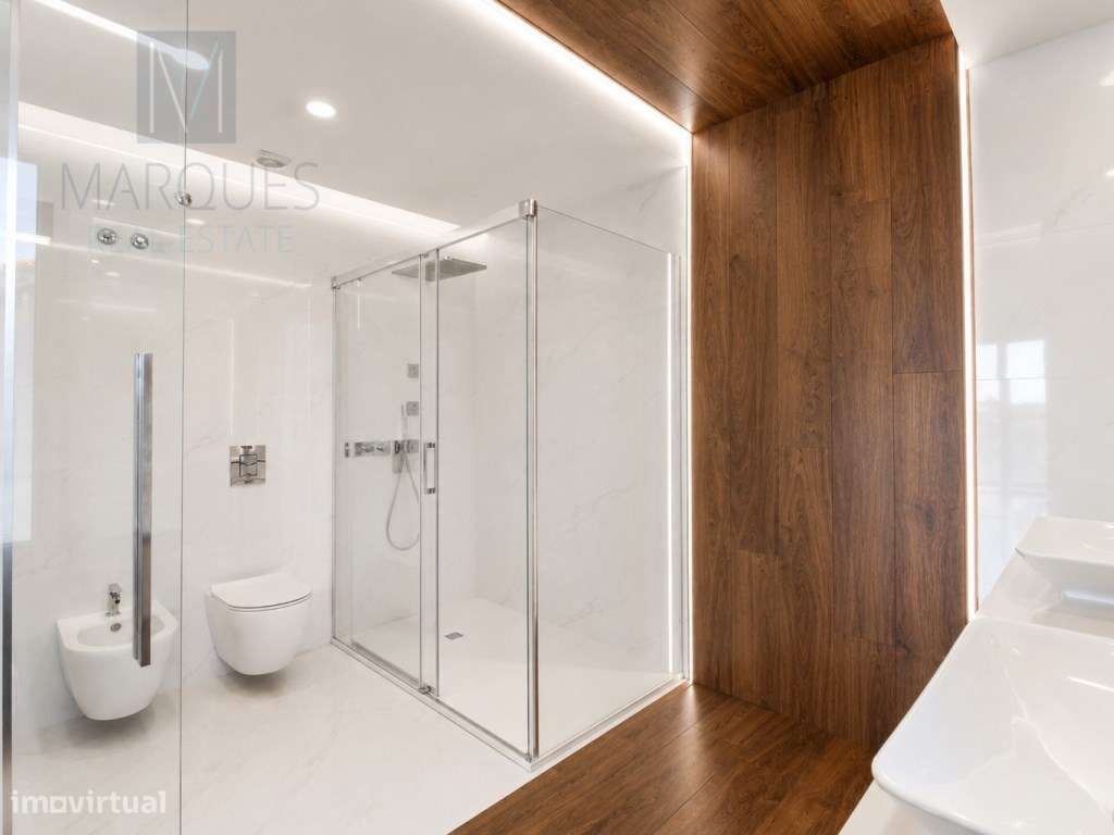 Moradia T5 com 4 Suites, Jardim e Piscina na Charneca da Caparica-13