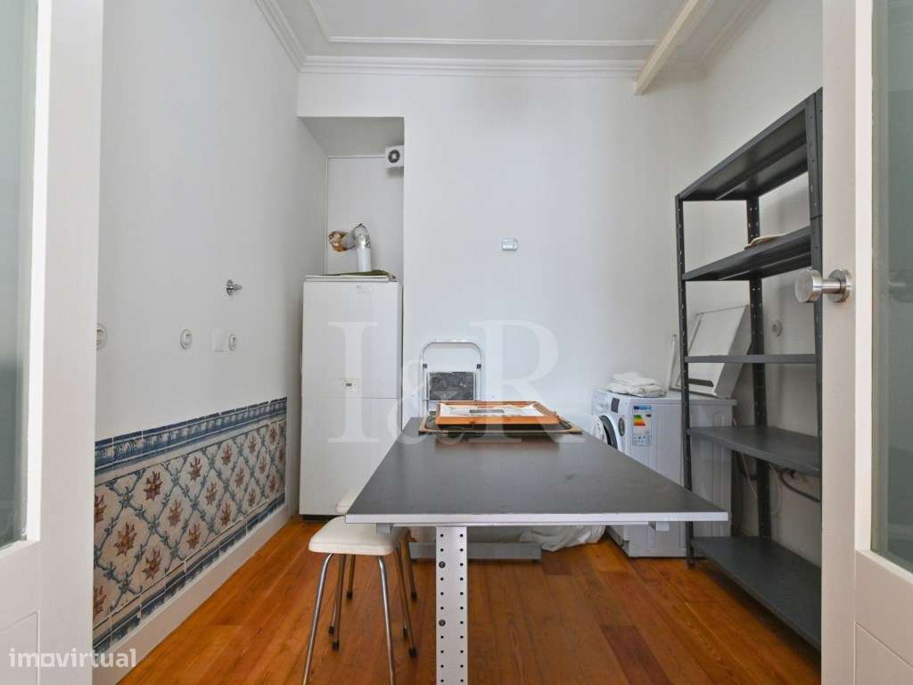 Apartamento T3 renovado no centro histórico de Lisboa-29
