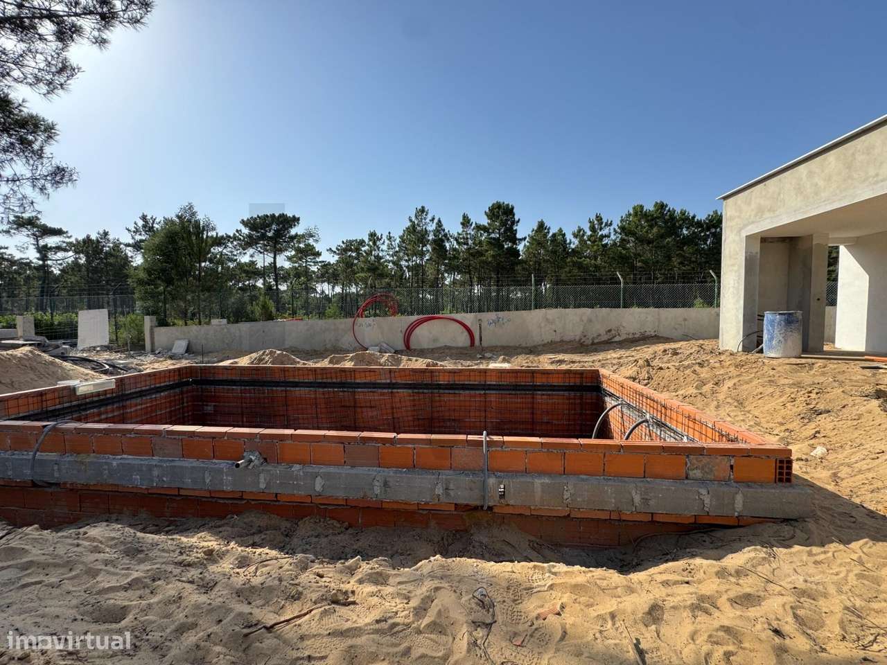 Moradia T3+1 Exclusiva com Piscina Junto ao Pinhal da Aroeira-14