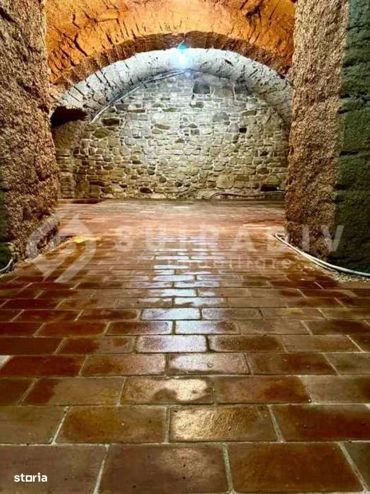 Spațiu comercial 170 mp – subsol uscat, ultracentral - Imagine principală: 2/4