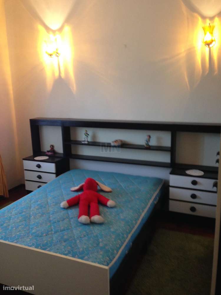 Moradia T3 com Garagem e Terreno em Almalaguês-16