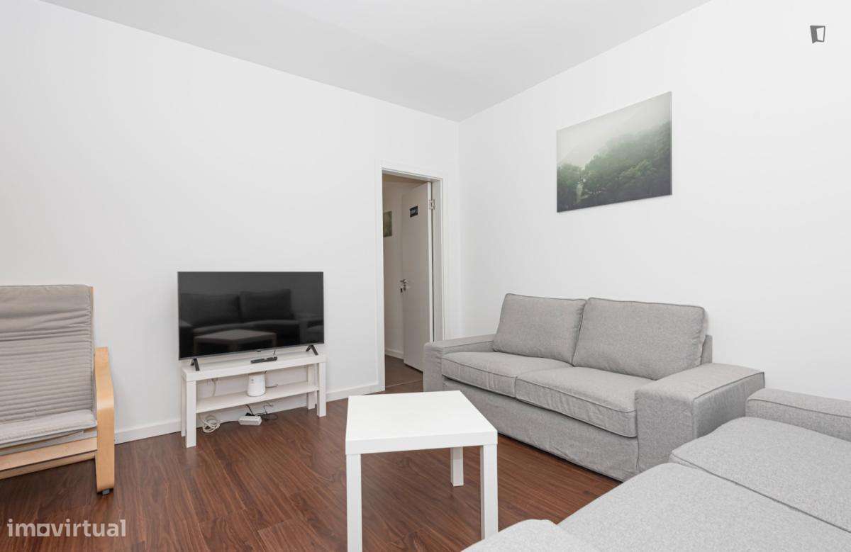 Quarto - localizado em Marquês de Pombal Lisbon - Grande imagem: 4/23