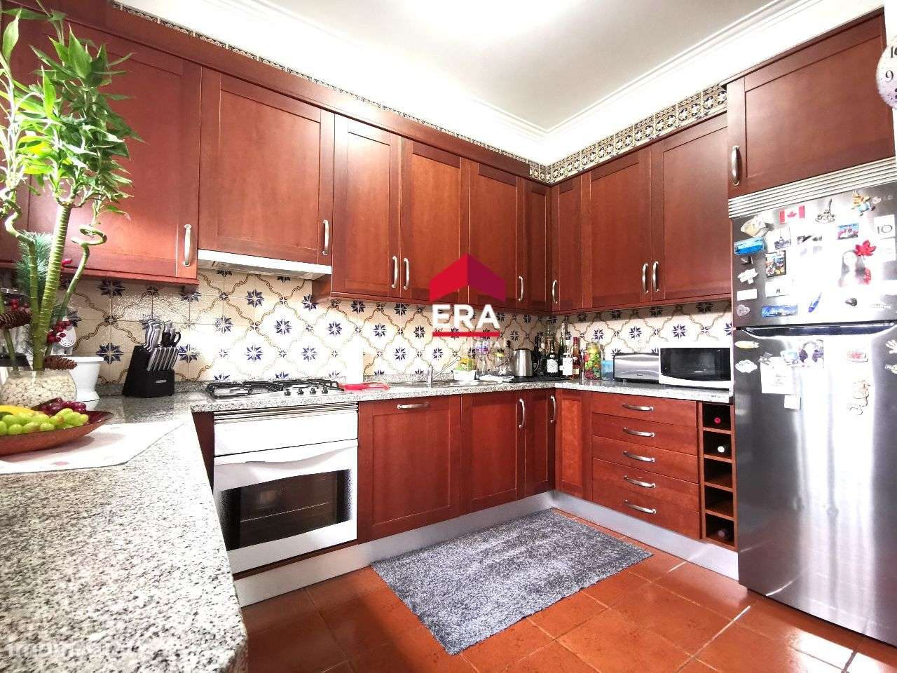 Conjunto de Lojas e Habitação p/ Arrendamento - Grande imagem: 2/23