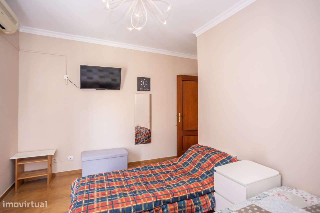 Moradia Geminada com Jardim, Cave e Garagem.-41