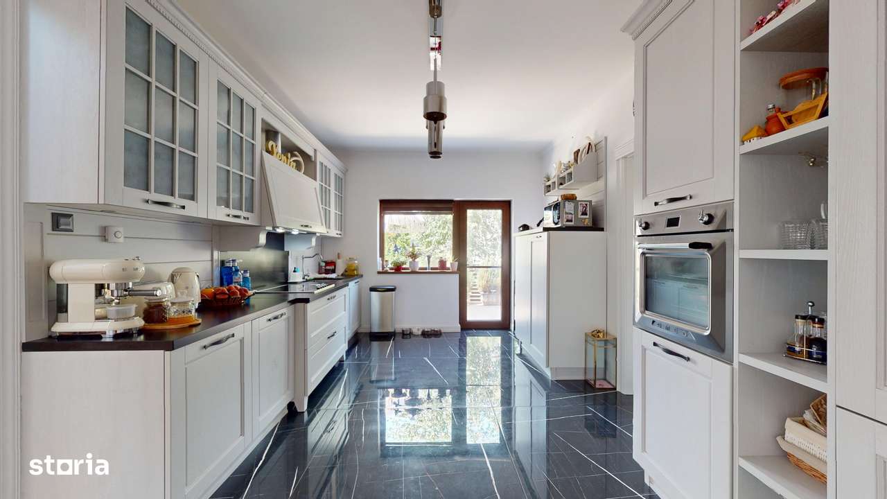 Imobil de lux pe malul lacului cu ponton, complet mobilat si utilat-11