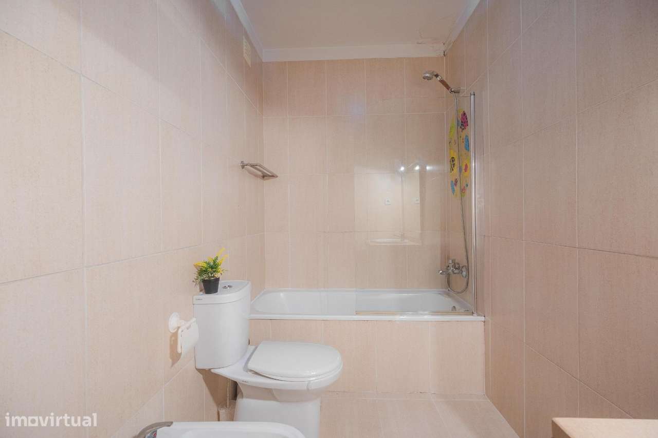 Apartamento T2, Gondomar, com varanda e 2 lugares de garagem-27