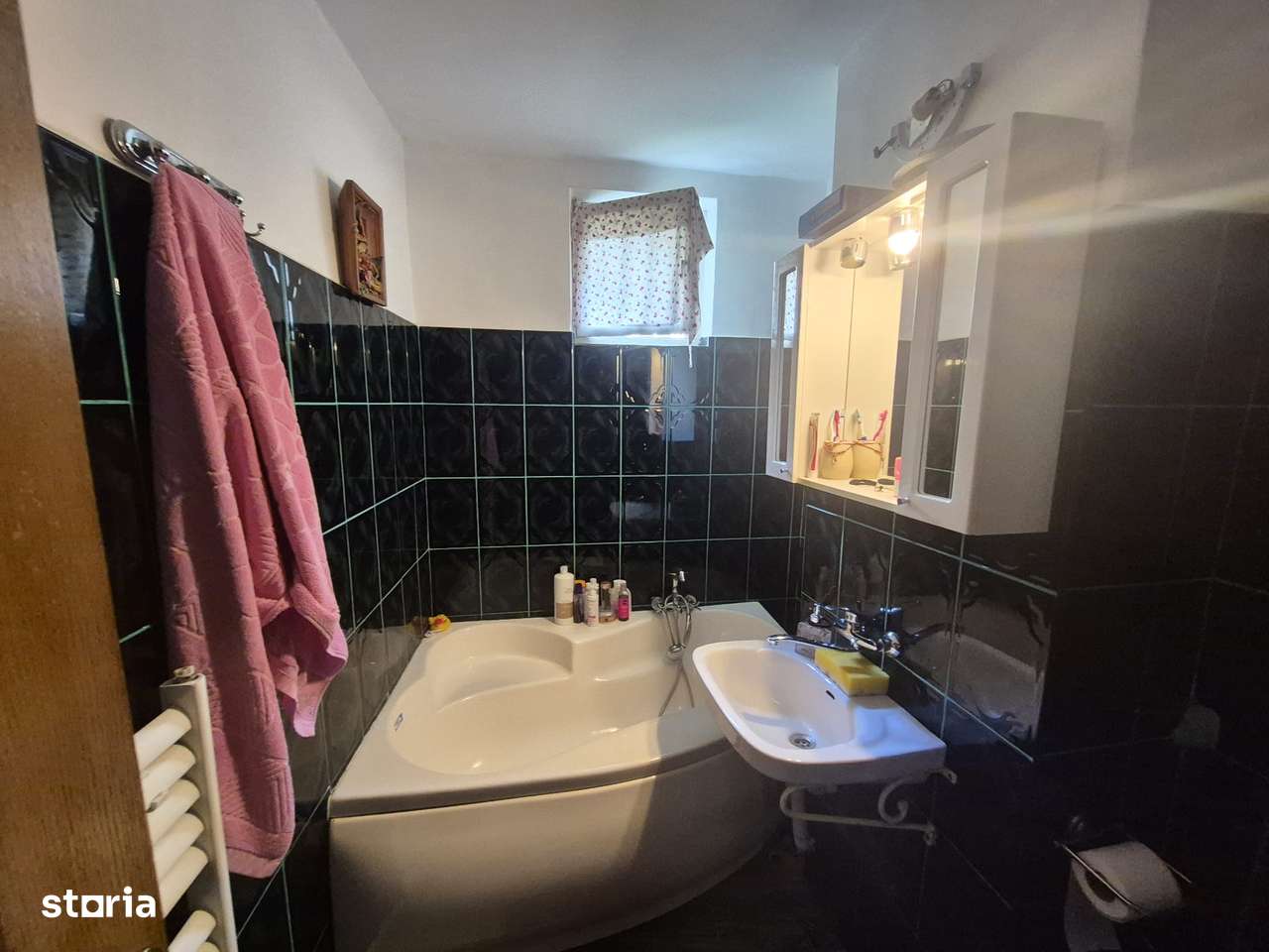 De Vânzare – Apartament cu 3 camere, zona Precista, Piatra Neamț - Imagine principală: 4/11