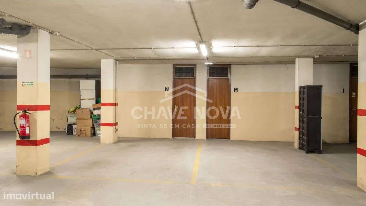 T2 com ótima luz natural, varandas, garagem, arrumos-28