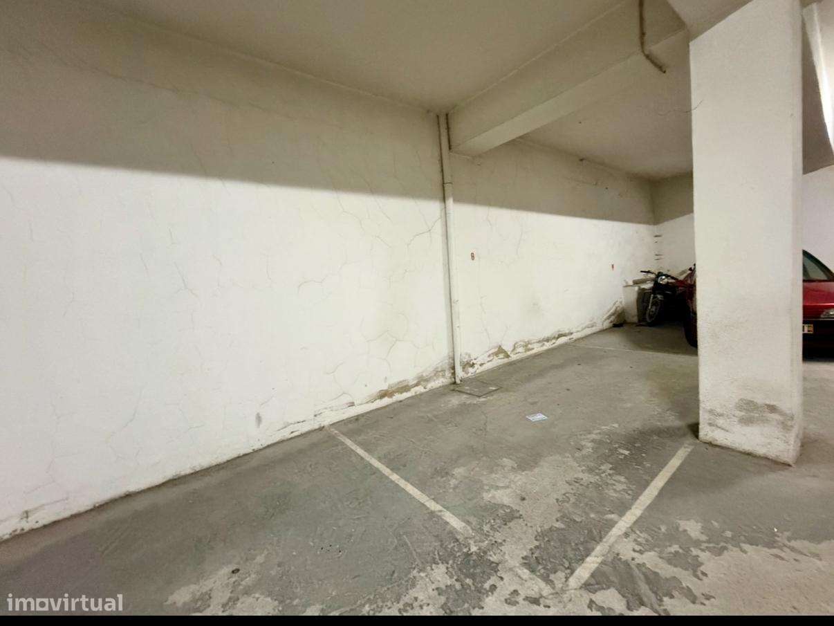 T1 com Parqueamento na Tapada das Mercês-9