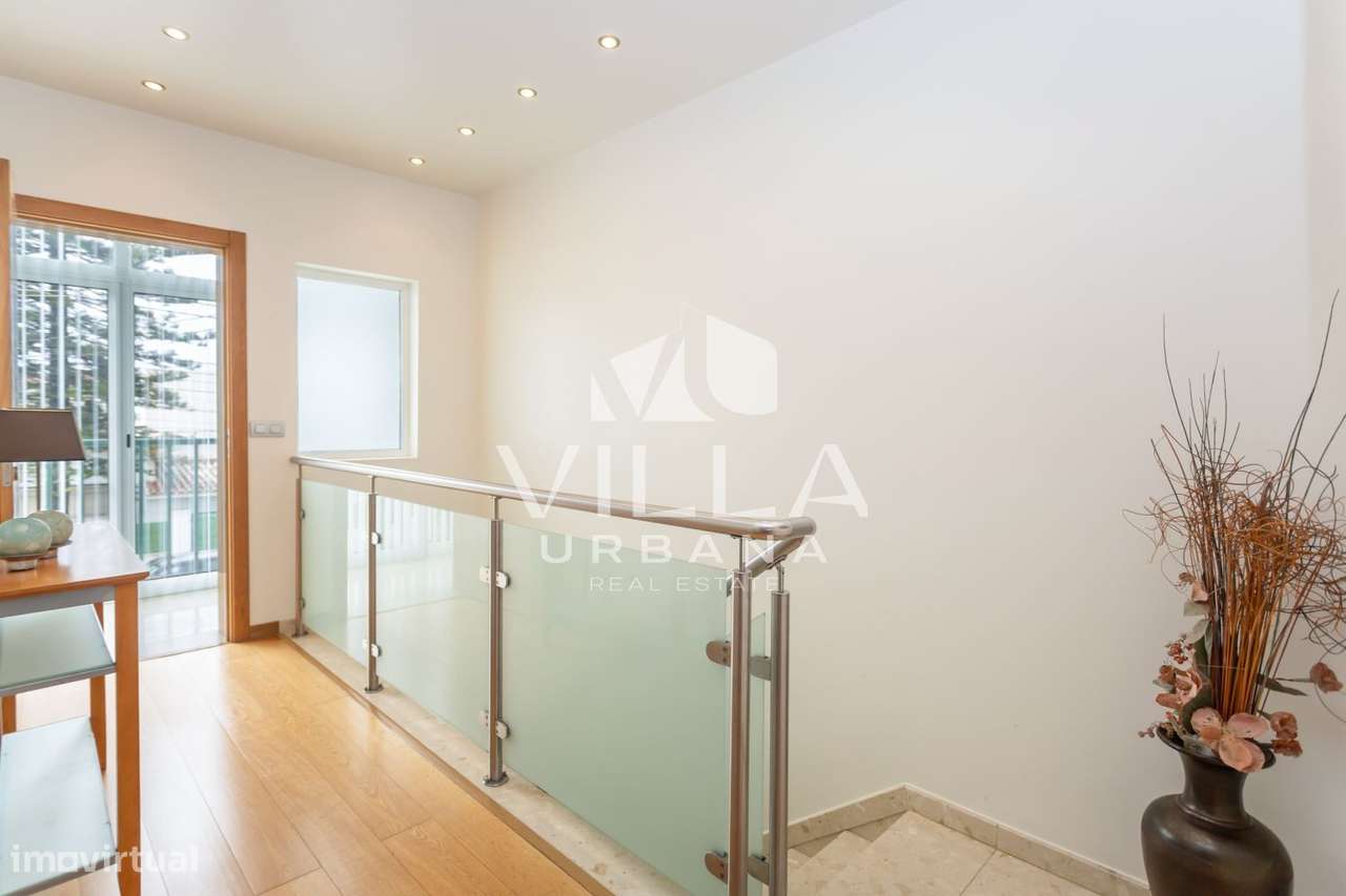 Moradia T3 +1 com Garagem localizada numa zona tranquila em Belverde-25