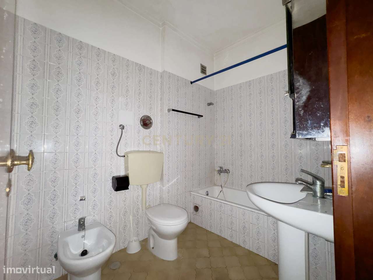 Apartamento T2 com Vista de Rio | Almada-16