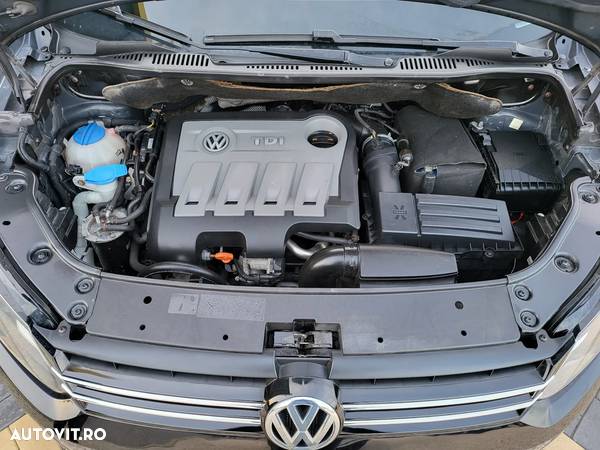 Volkswagen Touran 2.0 TDI DPF DSG Highline - 16