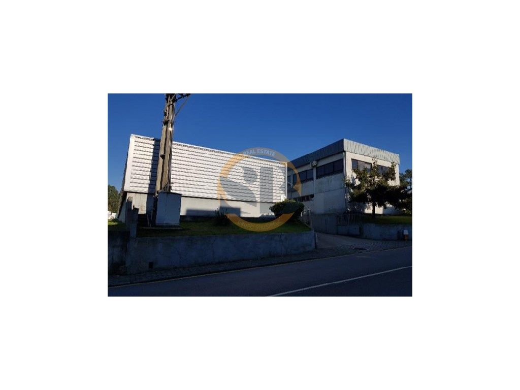 Armazém Industrial Santa Maria da Feira - Grande imagem: 1/3