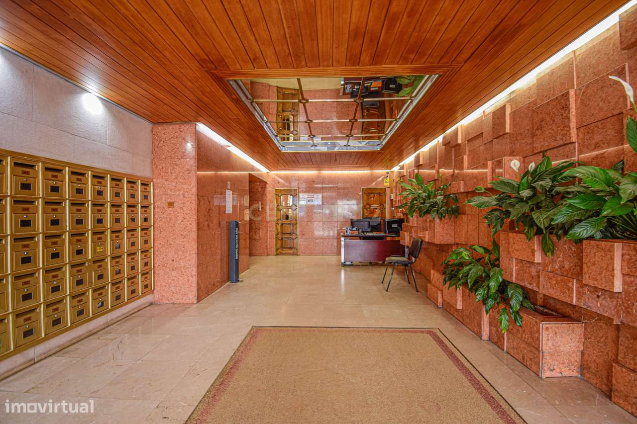 Apartamento Renovado em Algés, Oeiras com Piscina Comum - Grande imagem: 4/12