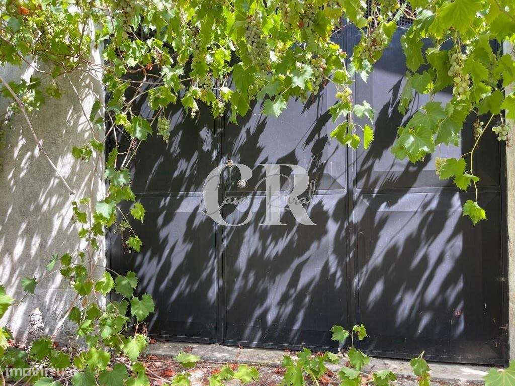 Moradia Térrea Isolada de 2 Quartos com Jardim, Anexos e Garagem, entr-32