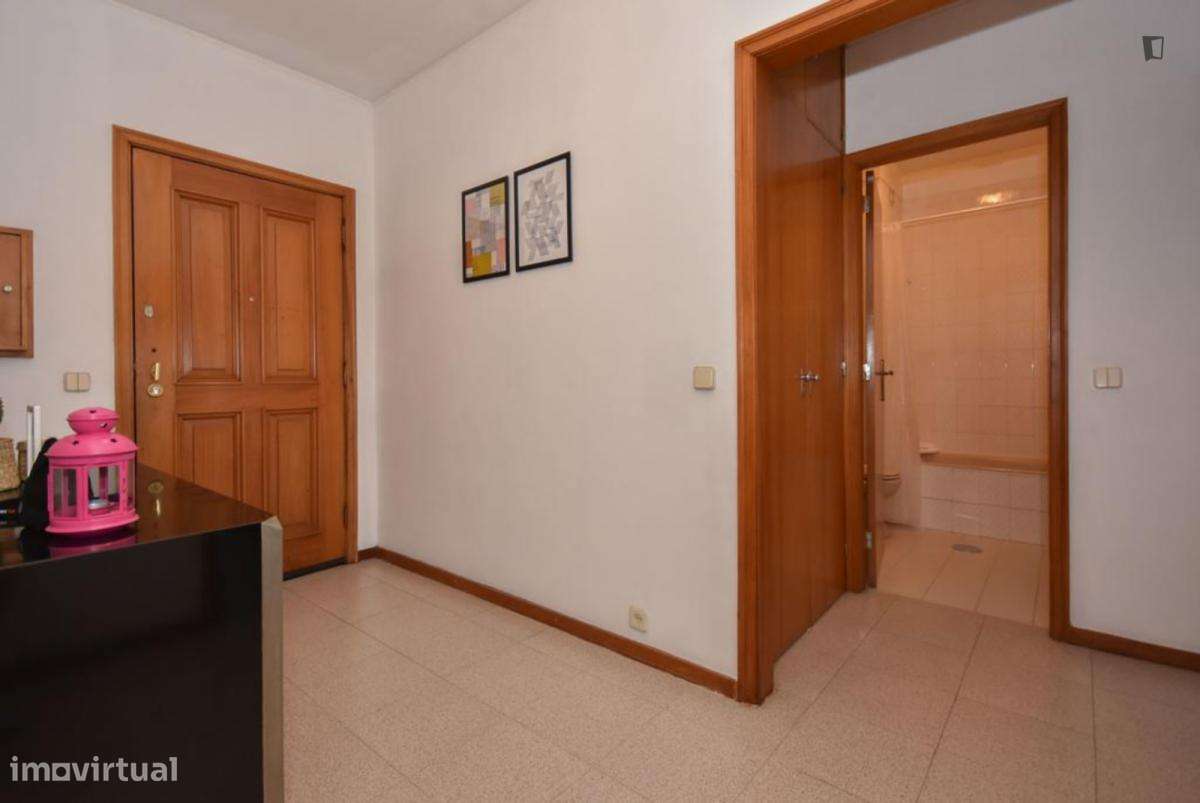 Apartamento com 1 quartos - localizado em Mafamude Porto - Grande imagem: 3/10