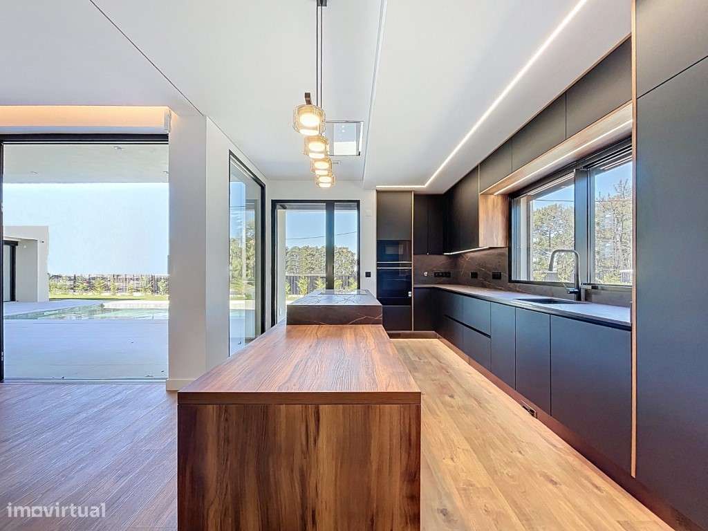 Moradia T5 na Aroeira - Charneca da Caparica.-5