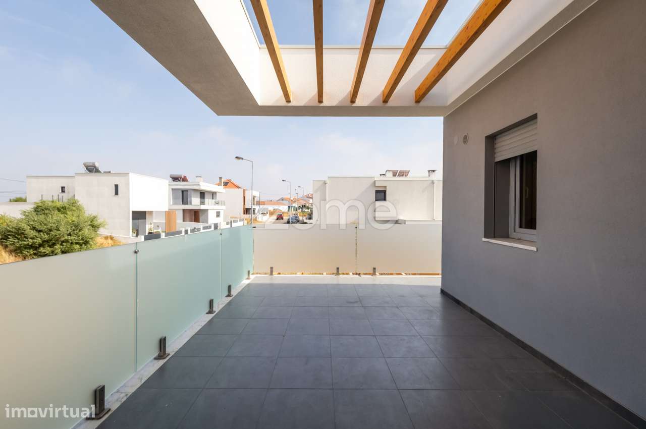 Moradia T3 com piscina na Sobreda-22