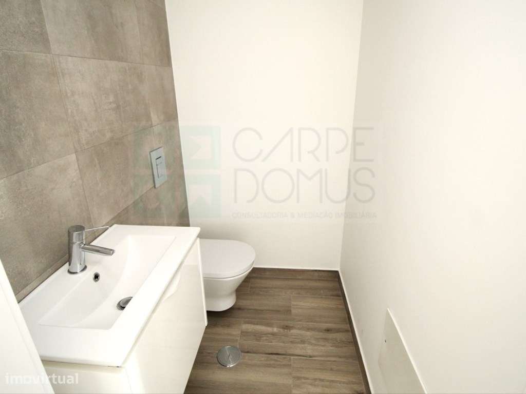 Moradia T2+1 Moderna com Terraços e Estacionamento.-23