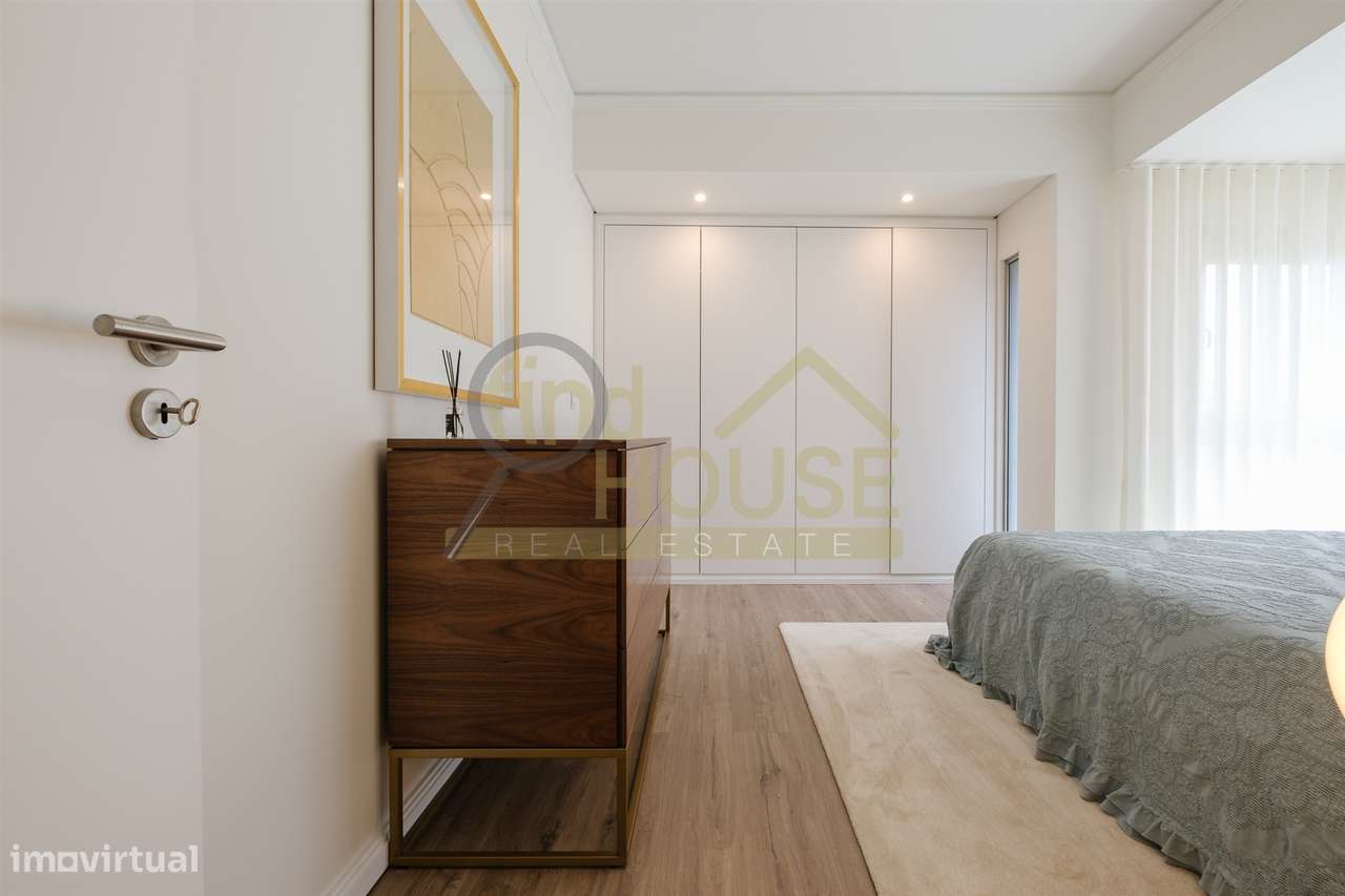 Vende-se T2 remodelado com garagem e arrecadação com vista para o jard-27