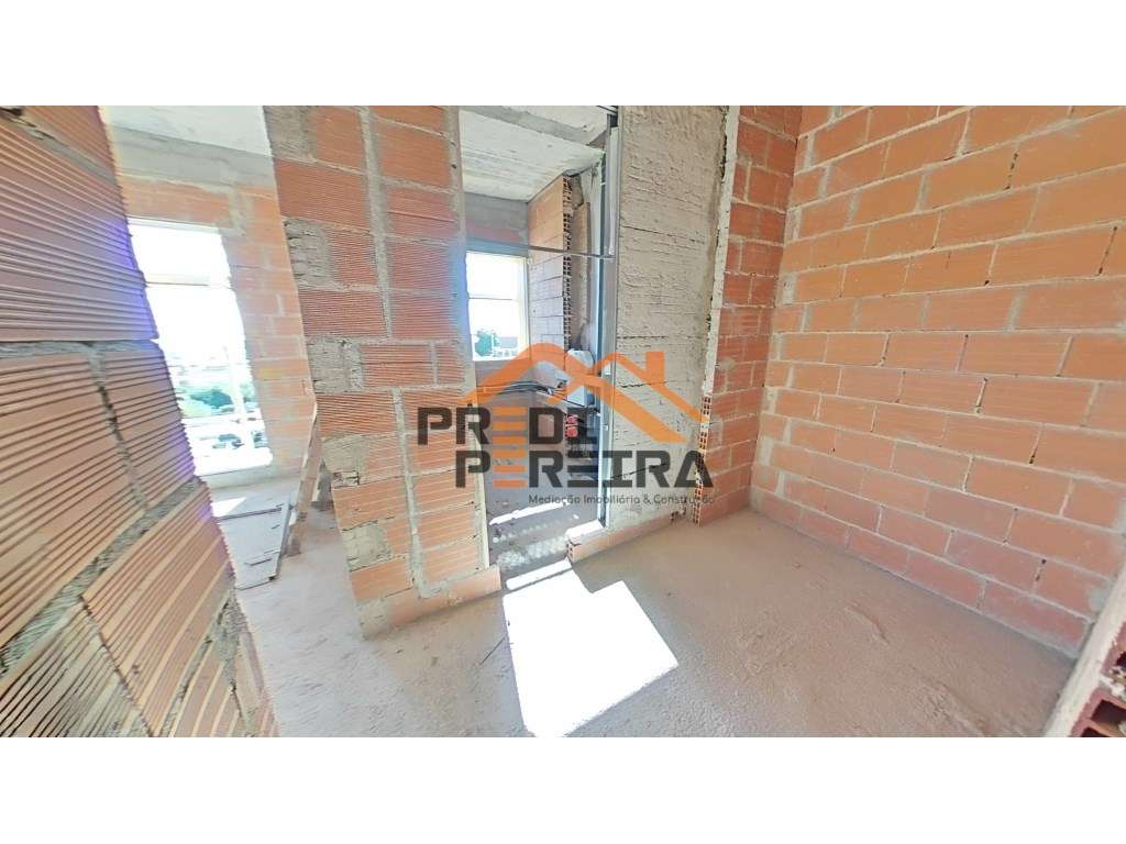 *NOVA CONSTRUÇÃO*
T3 situado em condomínio fechado, com varanda de...-38