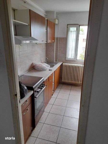 Apartament 3 camere semidecomandat Apusului