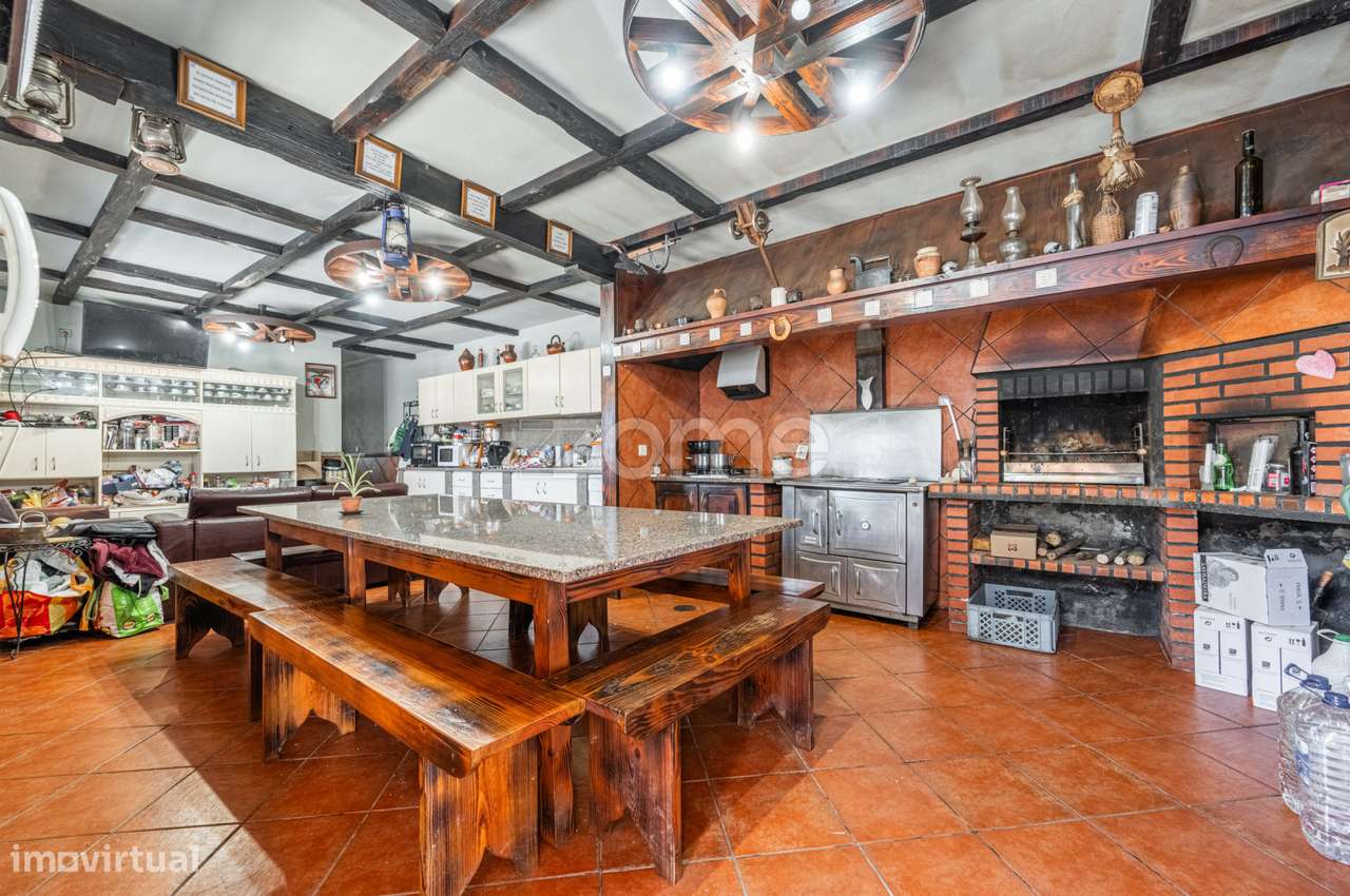 Moradia com 2 Anexos e 2 Terrenos para construção-8