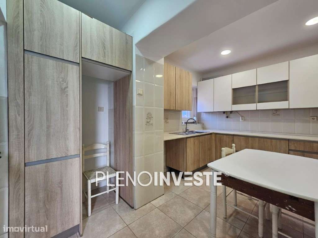 Apartamento T3 transformado em T2 com Quintal em Almada - Grande imagem: 3/29