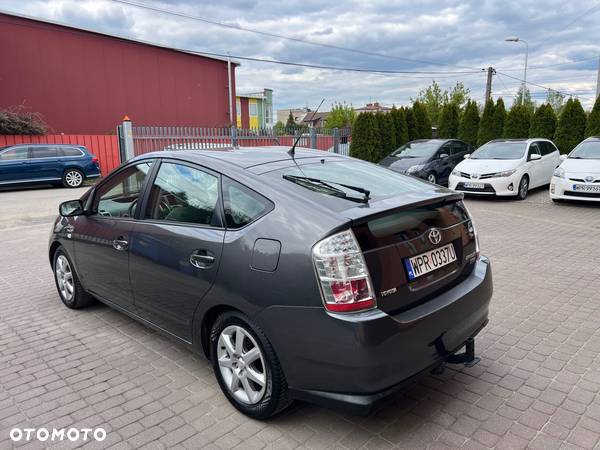 Toyota Prius (Hybrid) Executive - 5