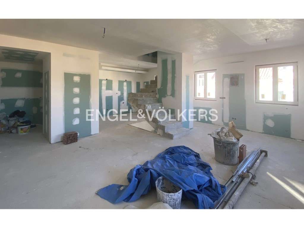 Prédio parcialmente remodelado em Alcântara - Grande imagem: 4/36