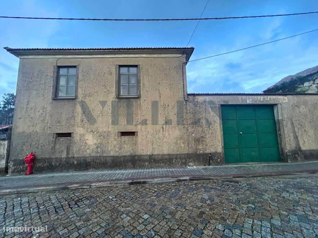 Moradia para Restaurar com 2.590 m² de Terreno, Privacidade e Excel...-0