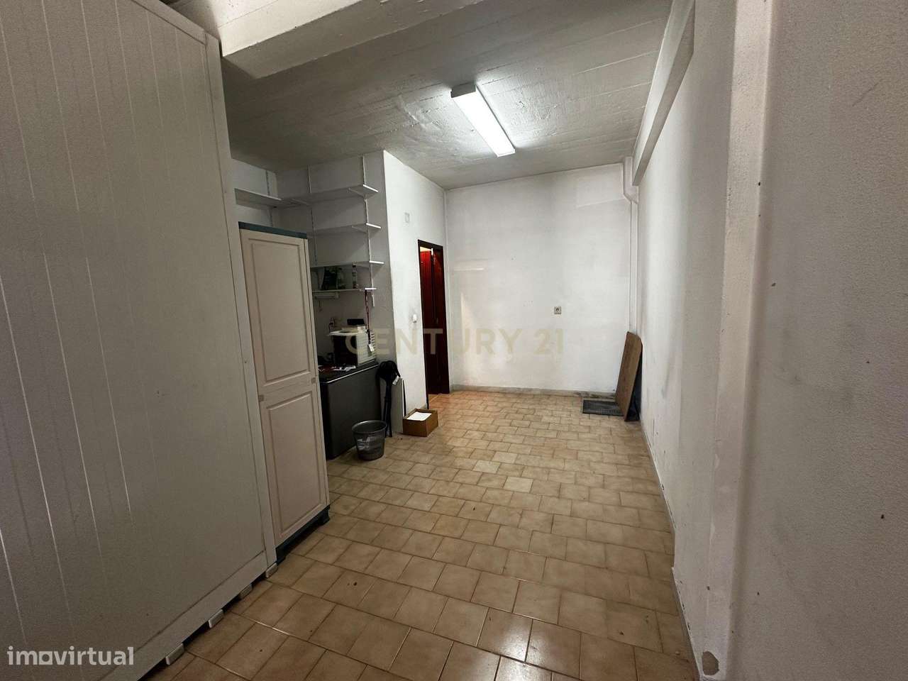 Armazém/Garagem em Mina de Água, Amadora - 45m² - Grande imagem: 2/9