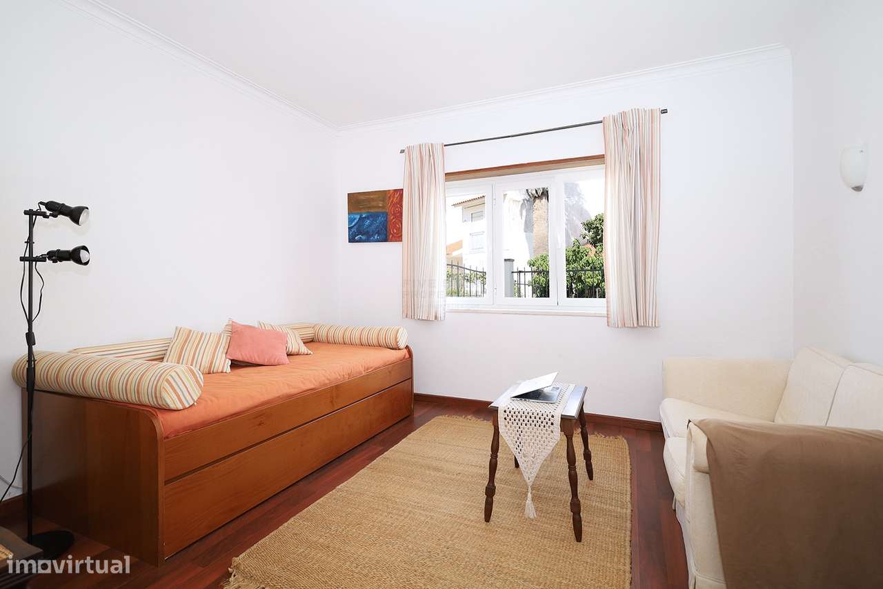 Moradia com duas fracções – Rentabilidade Imediata – Porto Salvo – Oei-14