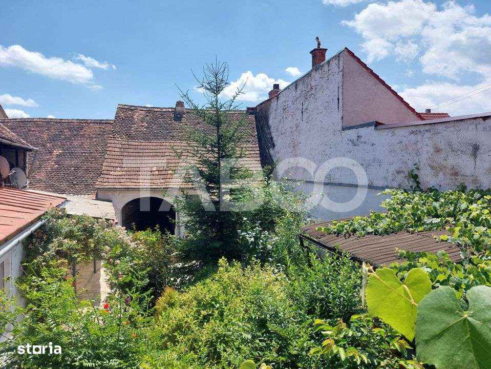 Casa cu multe oportunitati pretabila regim hotelier sau casa de locuit - Imagine principală: 2/19